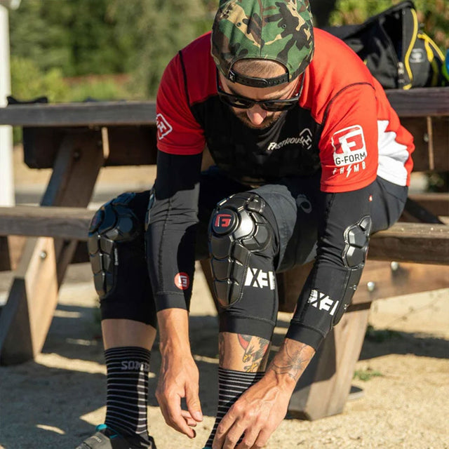 G-FORM Pro-X3 Knee Guards - מגני ברכיים