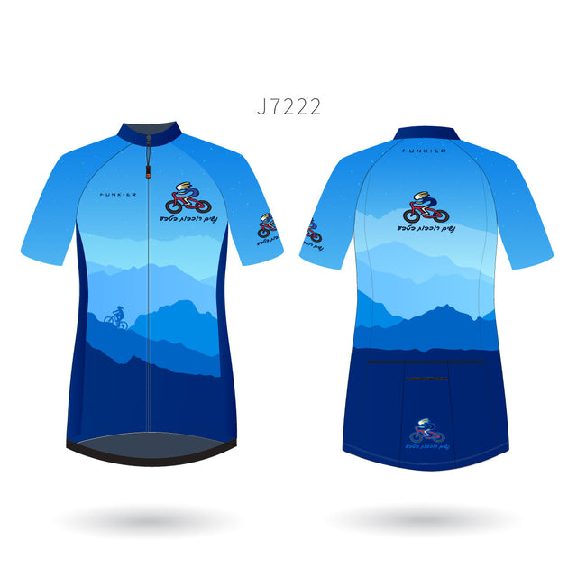 ביגוד רכיבה קסטום - נשים רוכבות בטבע