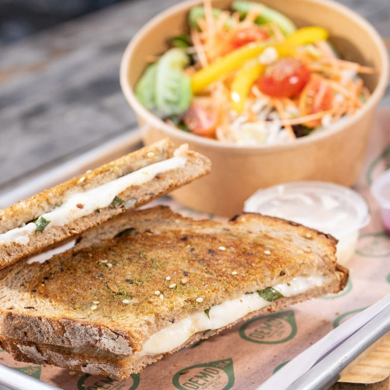 טוסט היום + סלט